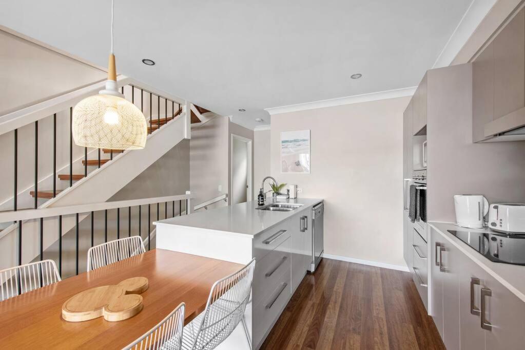 Holiday home Spacious + Convenient! 3bed/2.5bath/1car~townhouse Brisbane