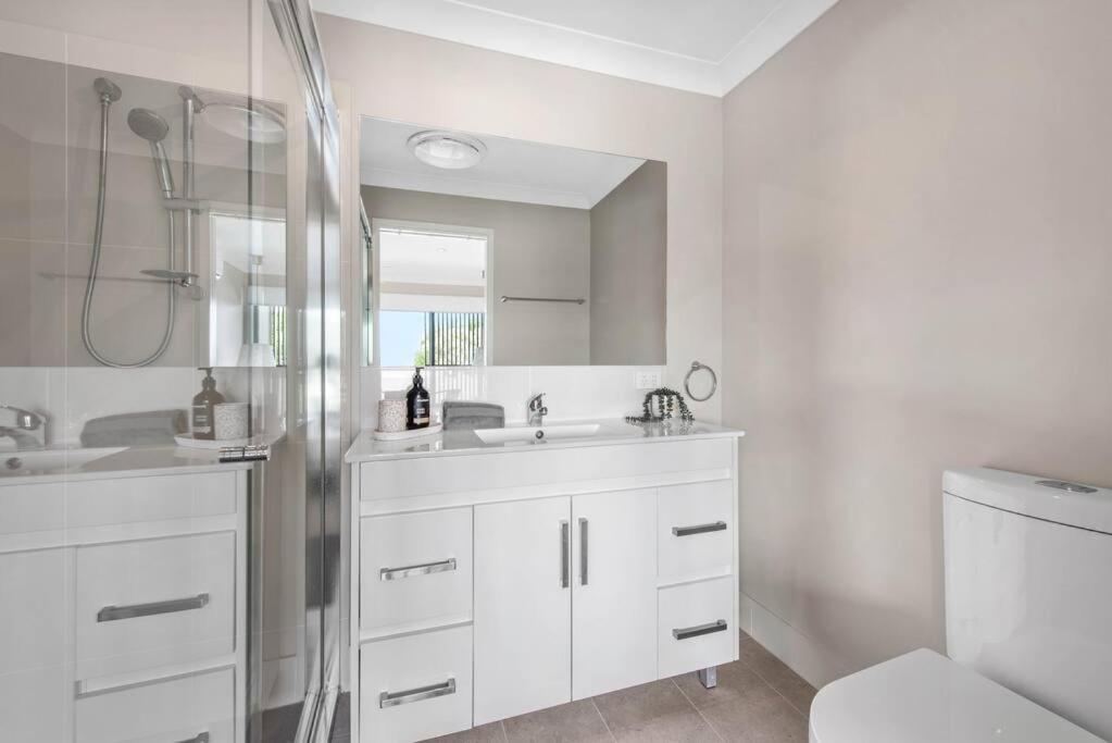 Spacious + Convenient! 3bed/2.5bath/1car~townhouse Holiday home